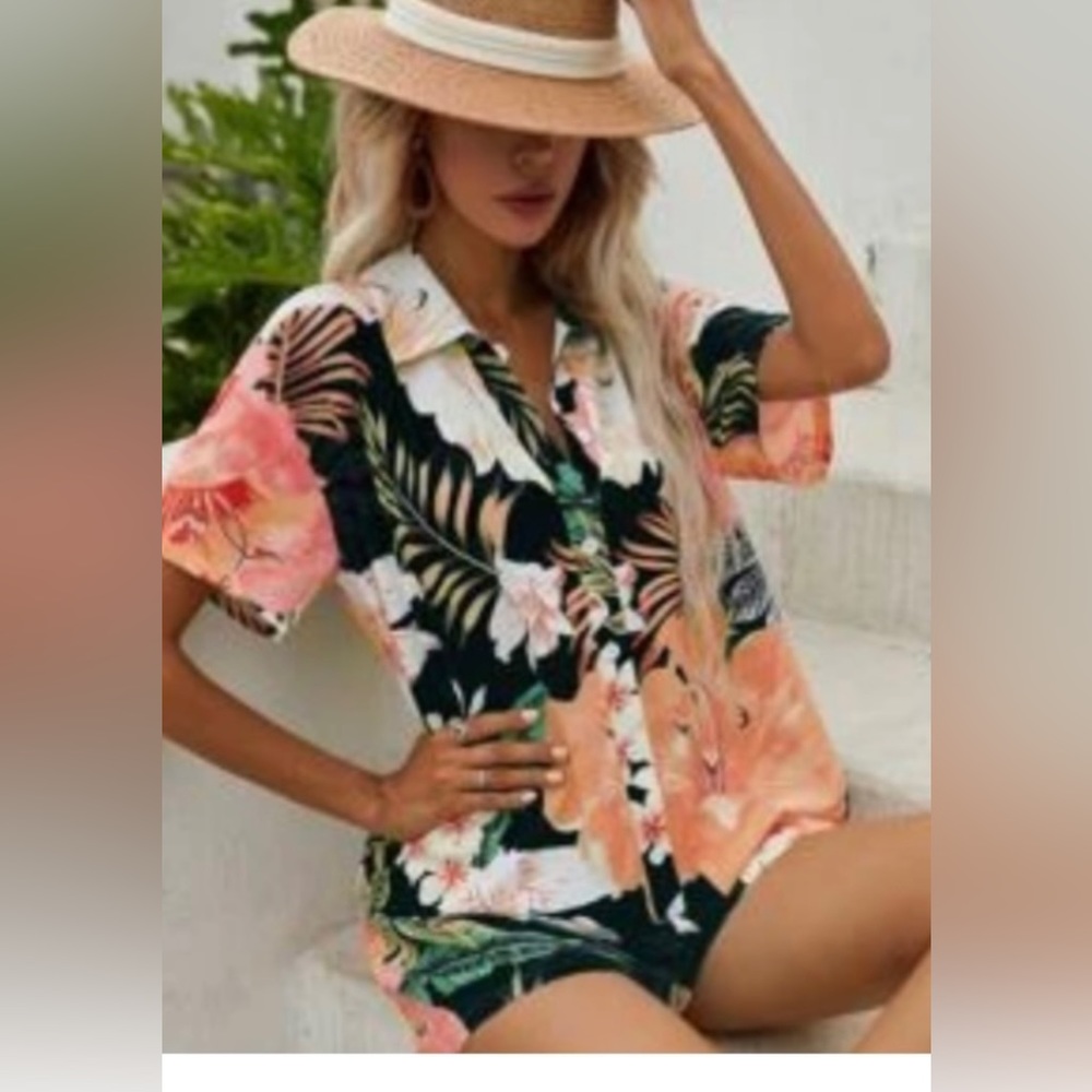 Womens Romper size small.. NEVER WORN